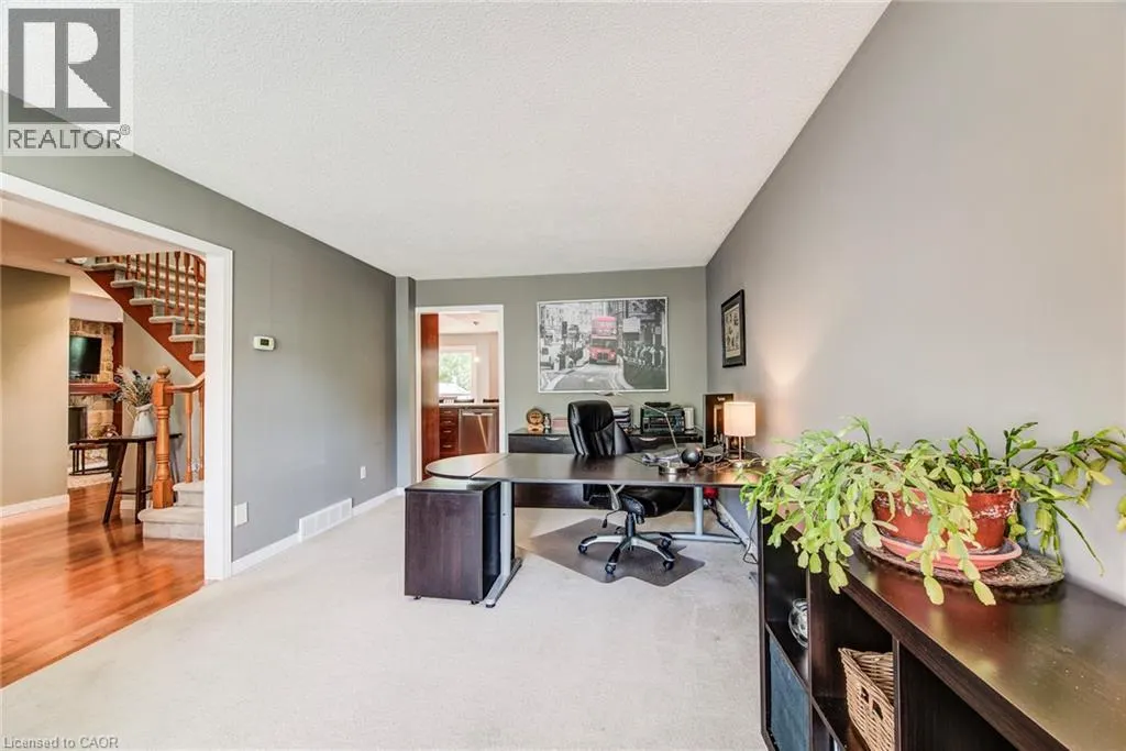 33 TINATAWA Court