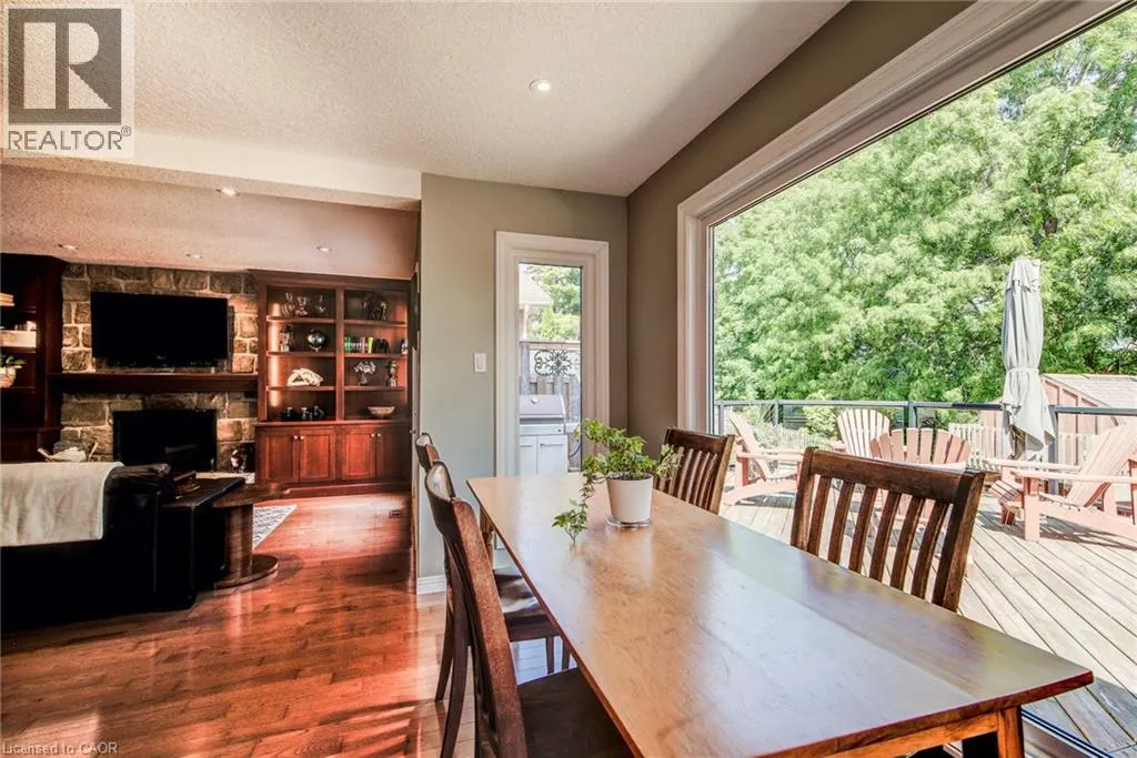33 TINATAWA Court