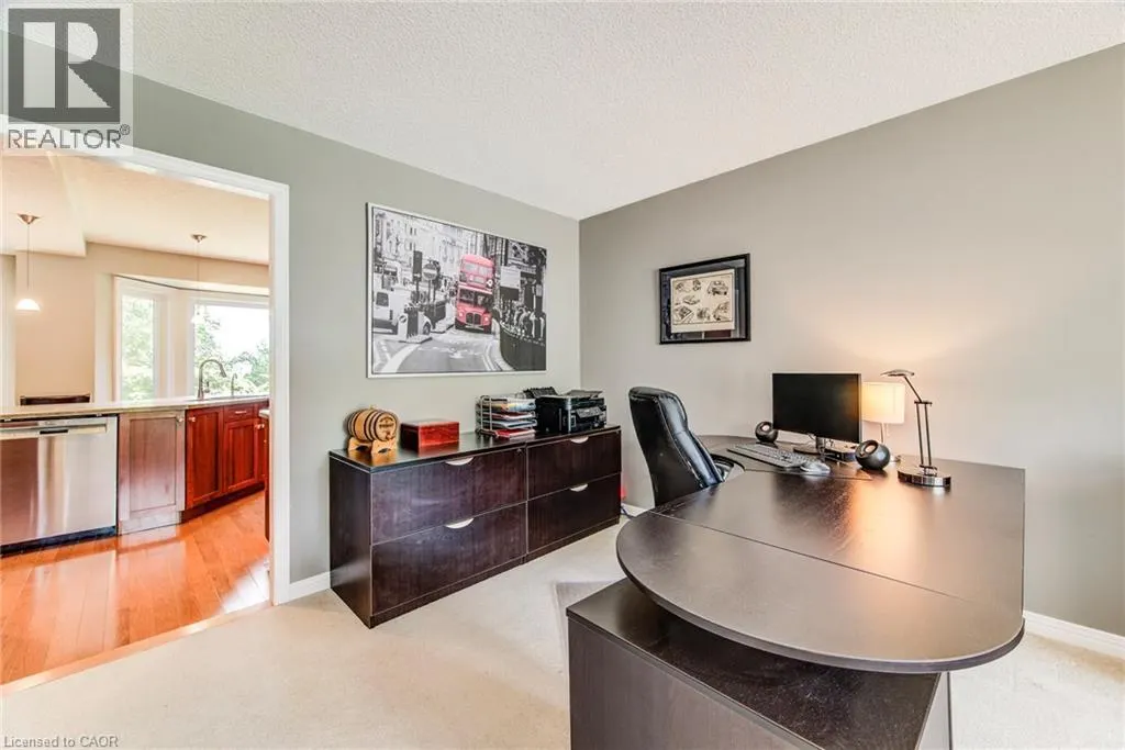 33 TINATAWA Court