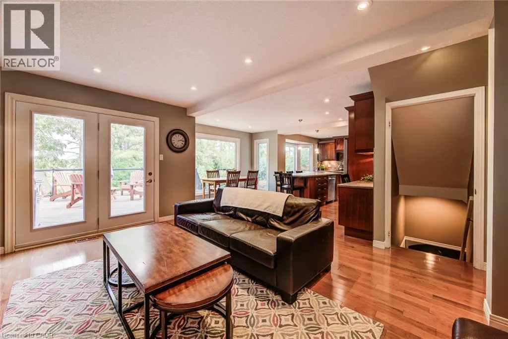 33 TINATAWA Court