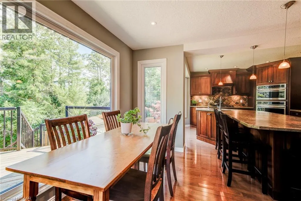 33 TINATAWA Court