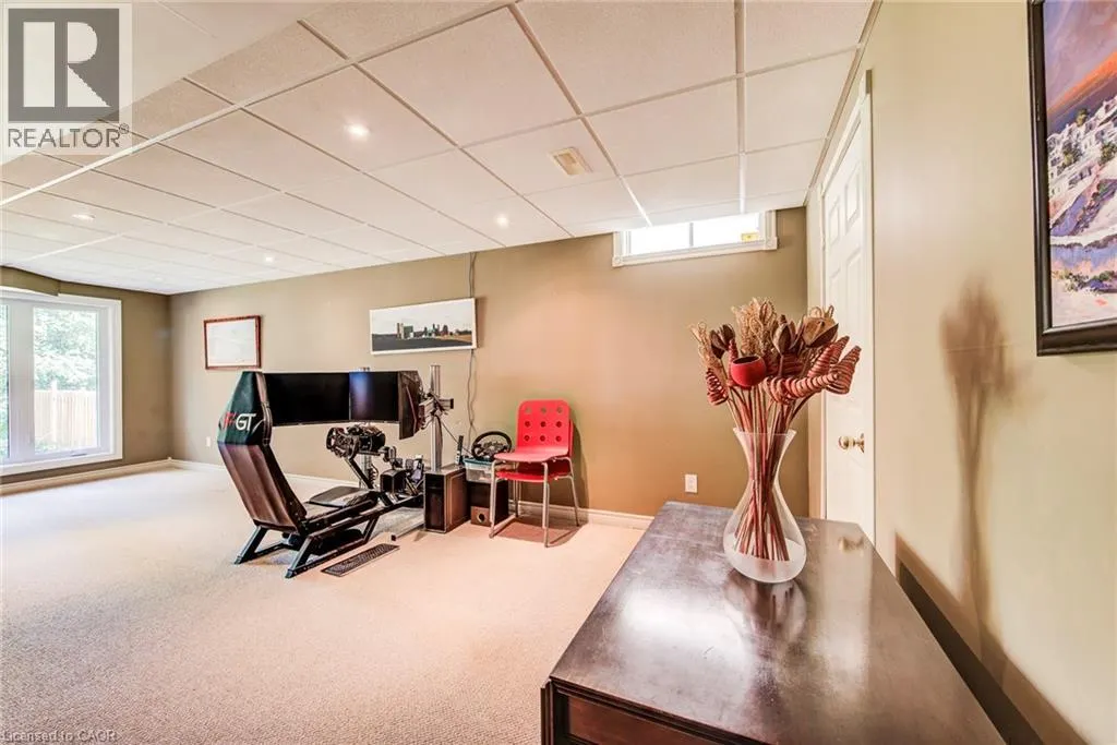 33 TINATAWA Court