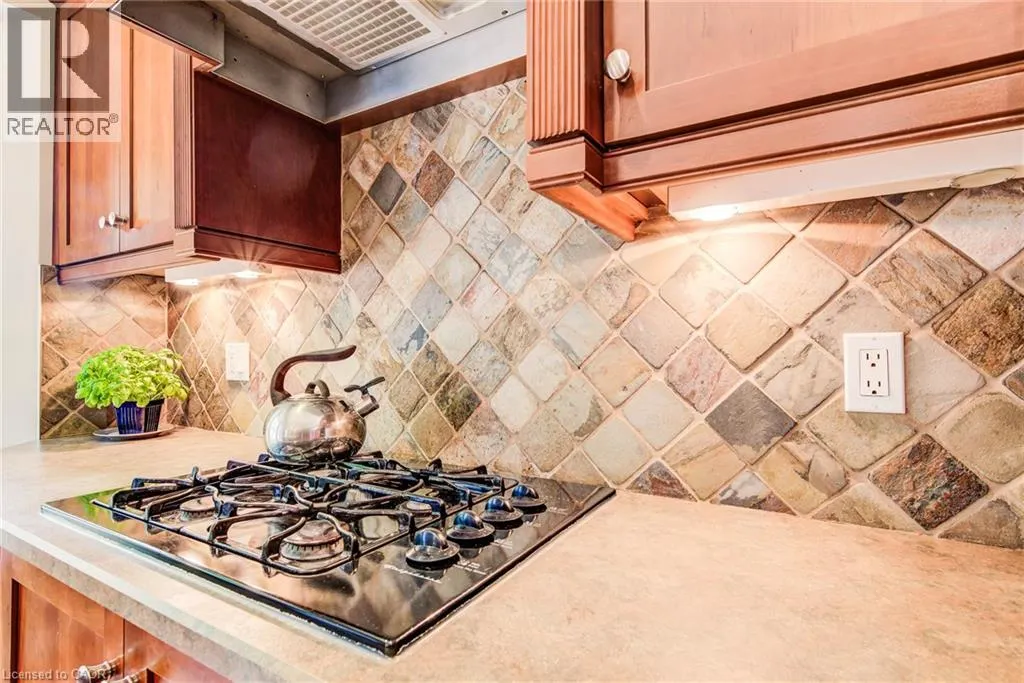 33 TINATAWA Court