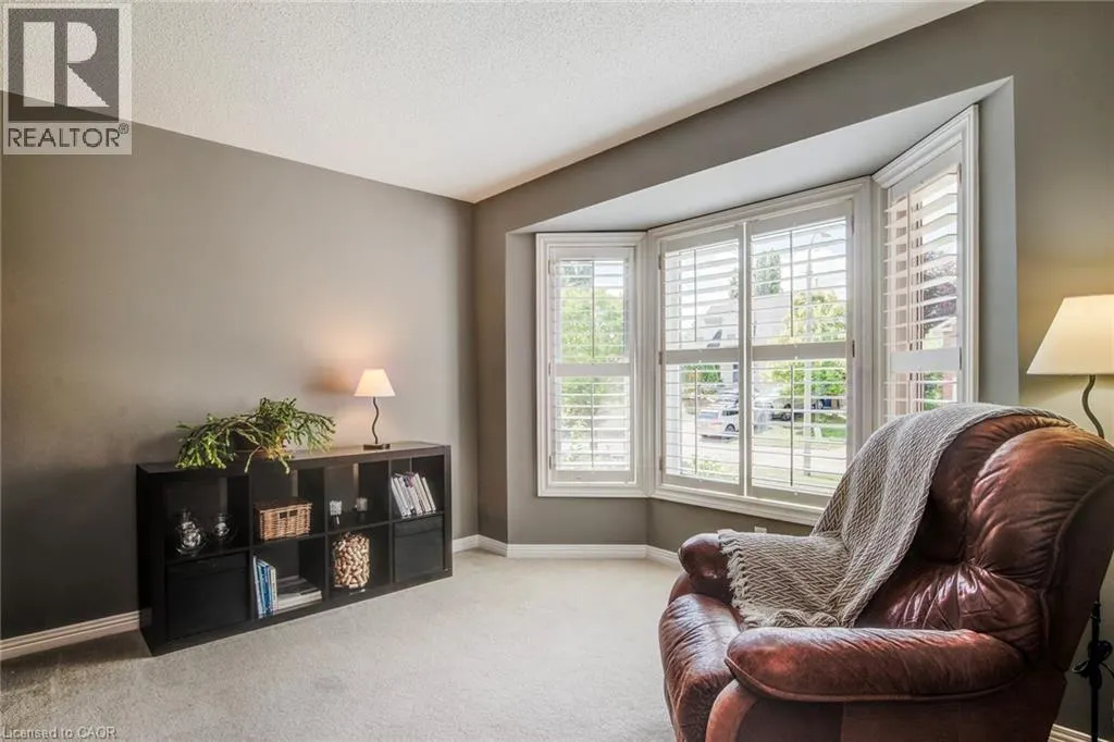 33 TINATAWA Court