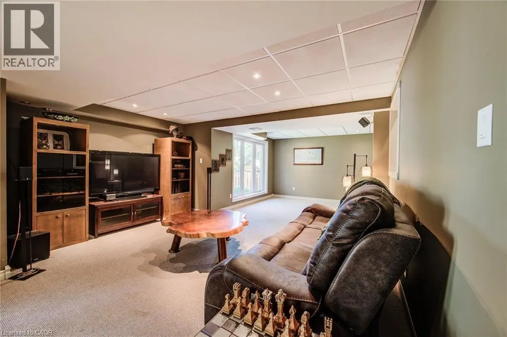 33 TINATAWA Court
