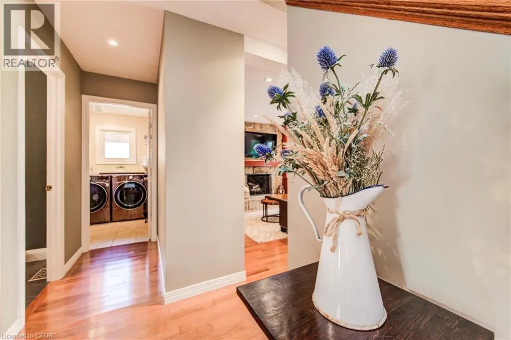 33 TINATAWA Court