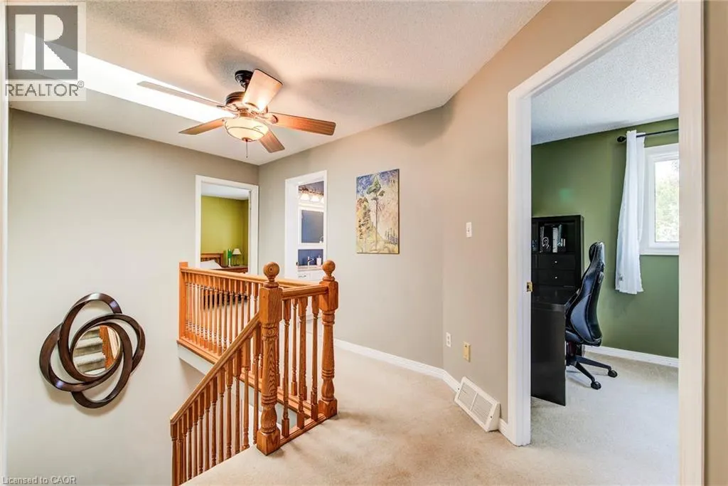 33 TINATAWA Court