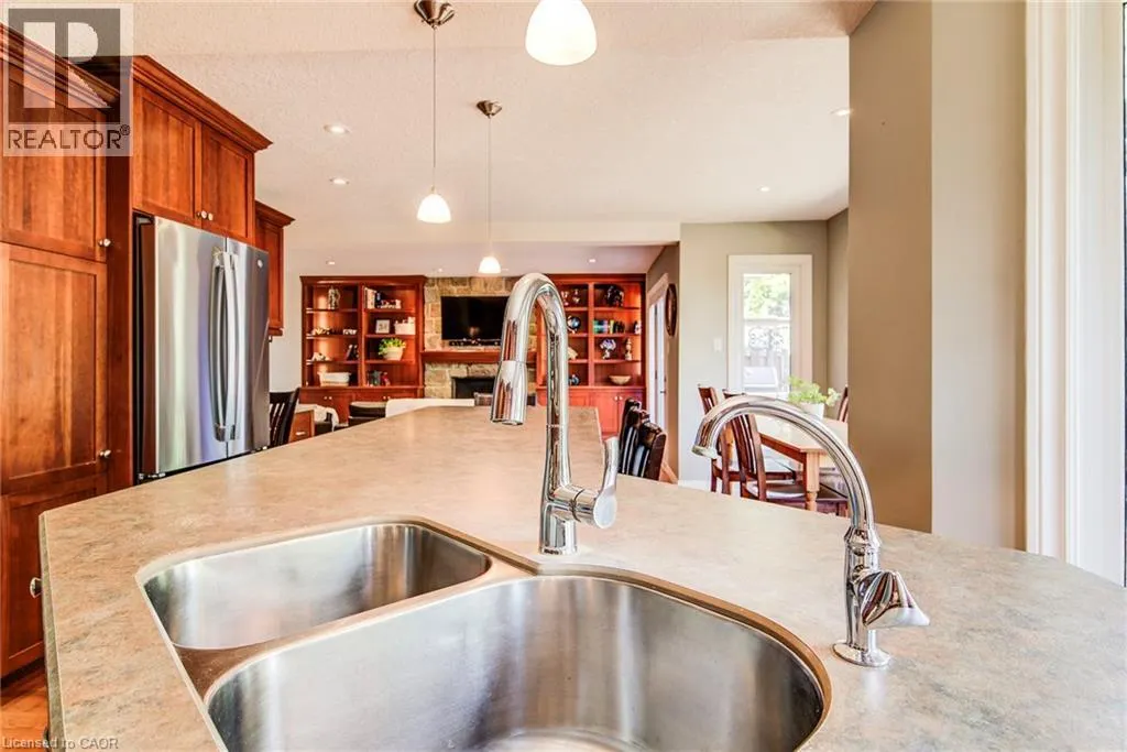 33 TINATAWA Court