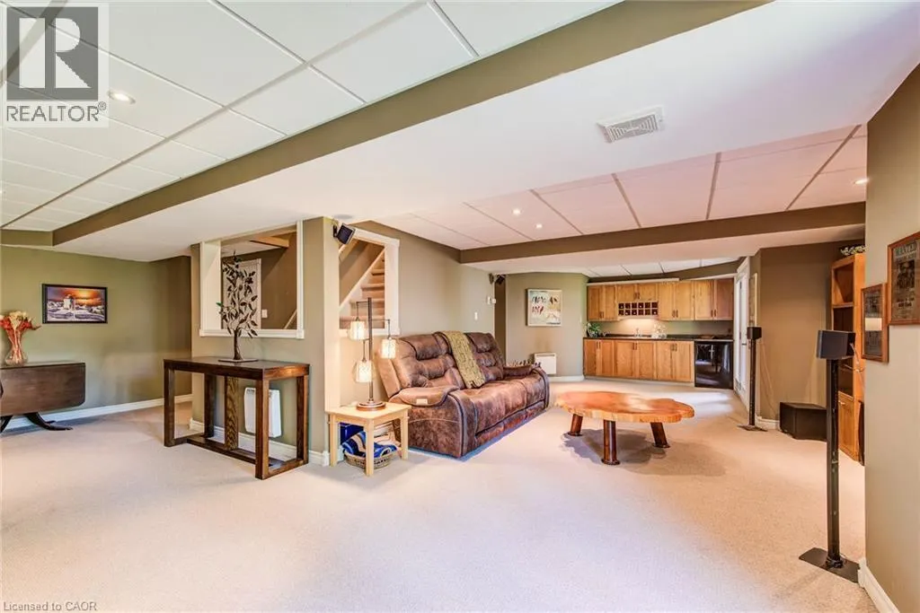 33 TINATAWA Court