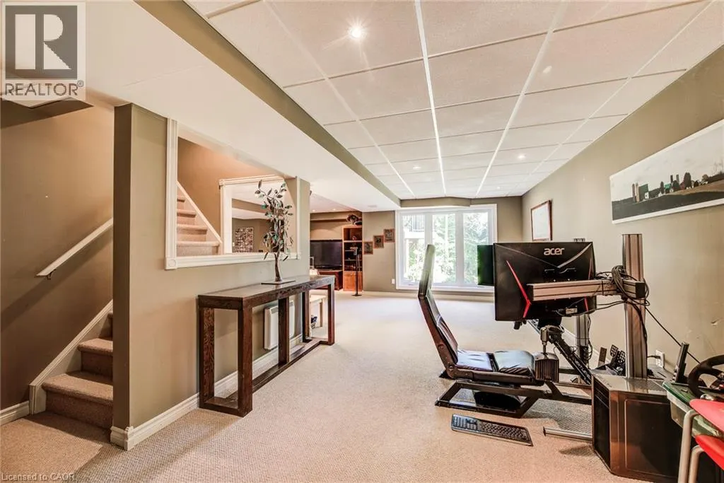 33 TINATAWA Court