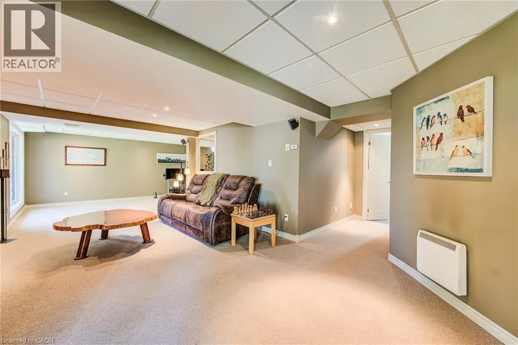 33 TINATAWA Court