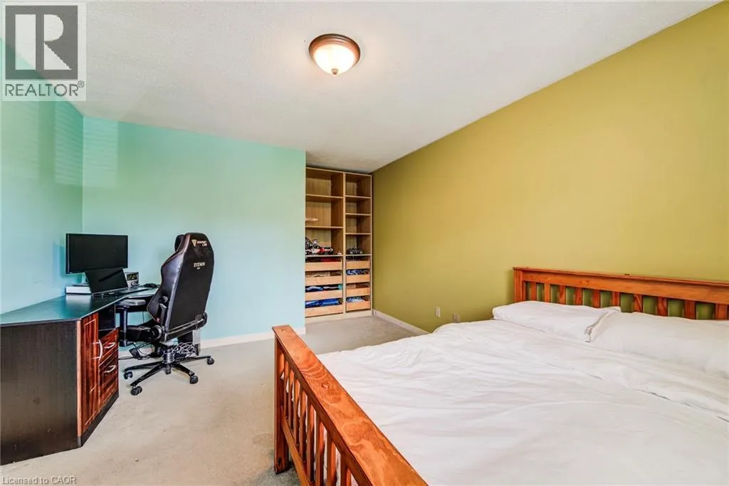 33 TINATAWA Court