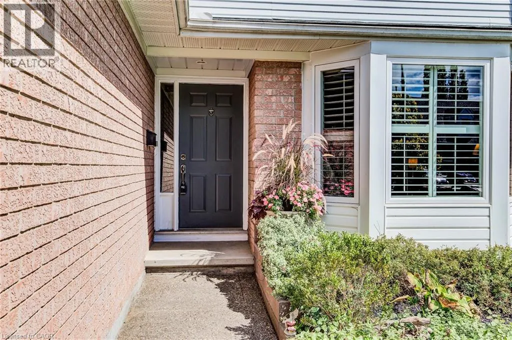 33 TINATAWA Court