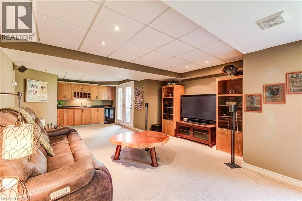 33 TINATAWA Court