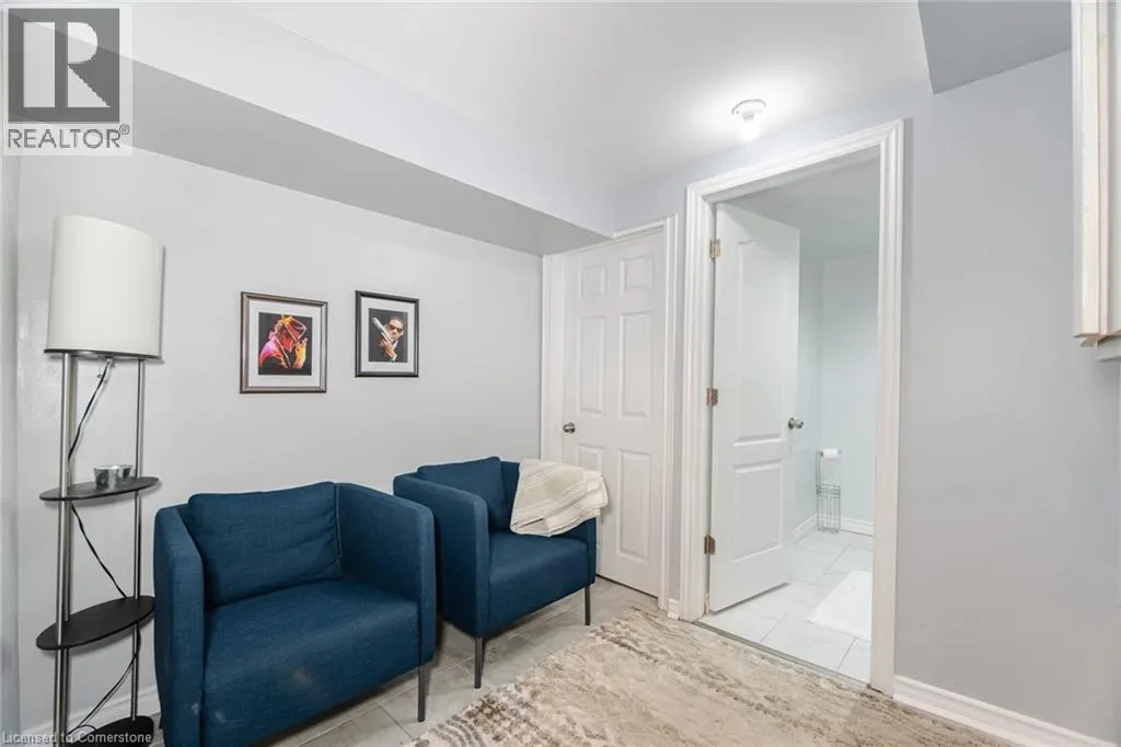 28 LAKEVIEW Court