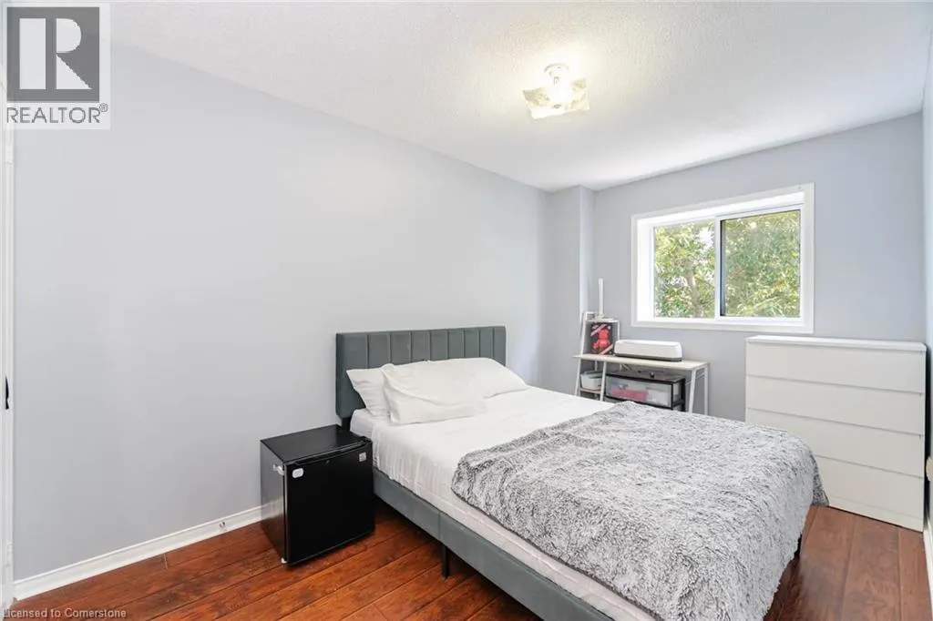 28 LAKEVIEW Court