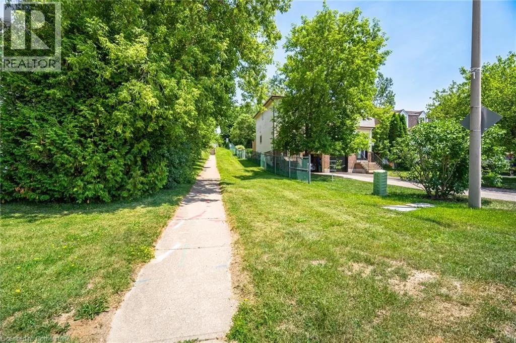 28 LAKEVIEW Court