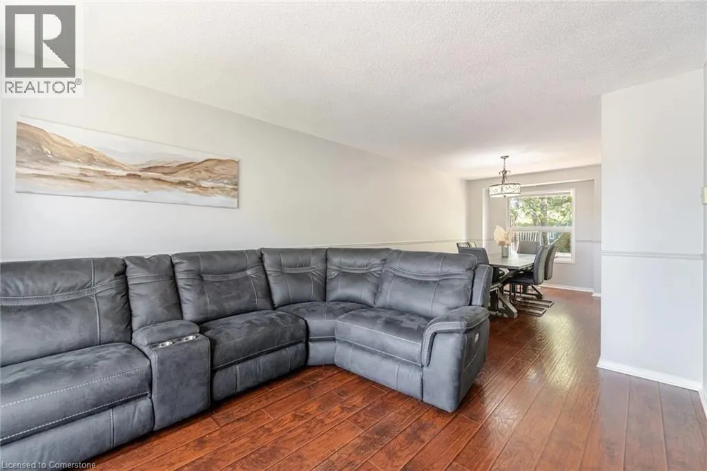 28 LAKEVIEW Court