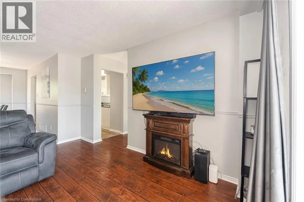 28 LAKEVIEW Court
