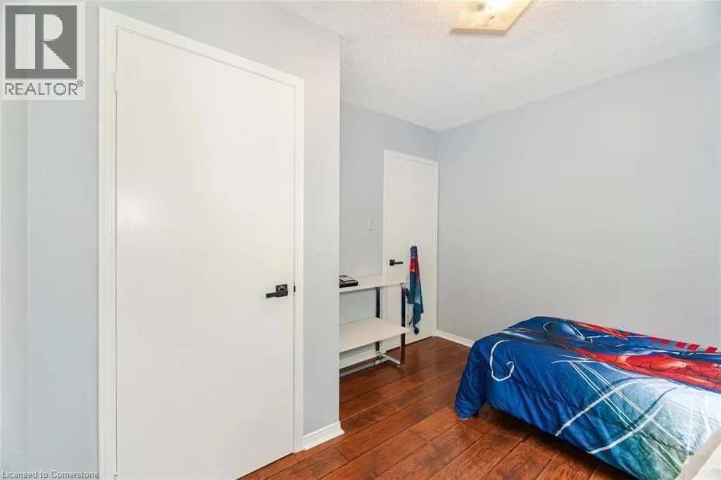 28 LAKEVIEW Court