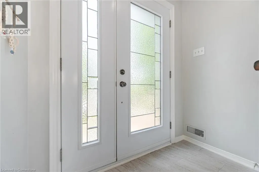 28 LAKEVIEW Court