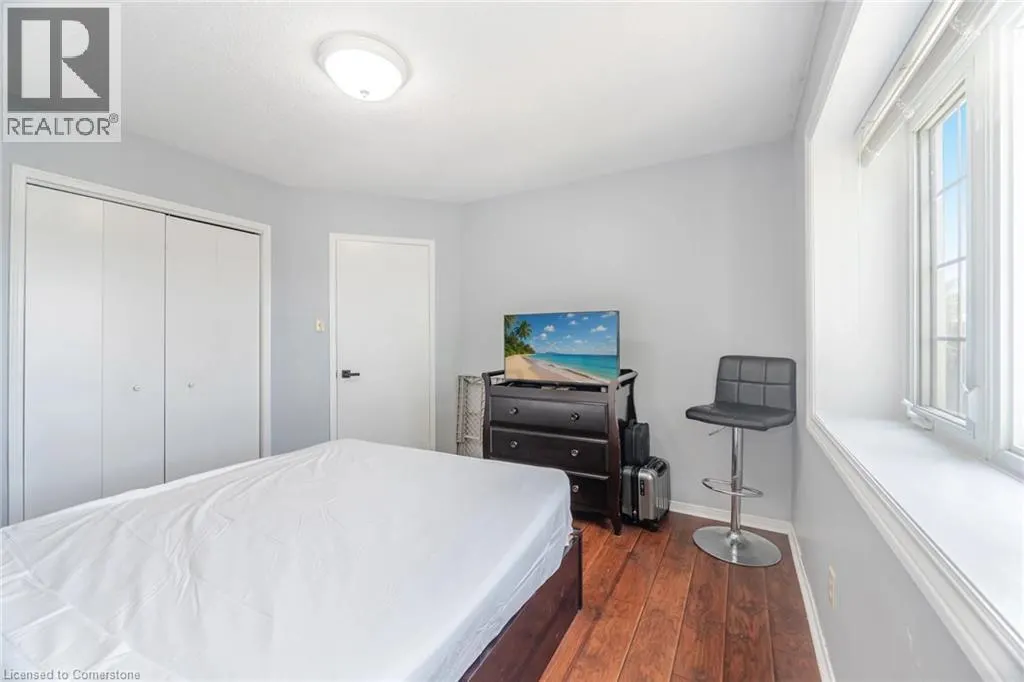 28 LAKEVIEW Court