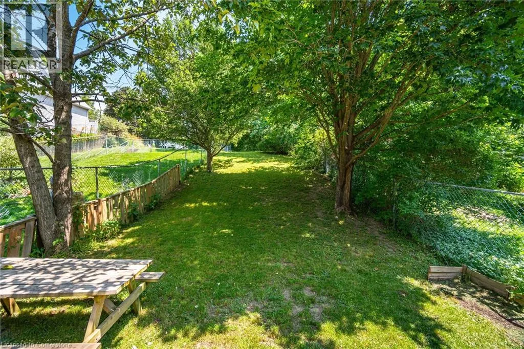 28 LAKEVIEW Court