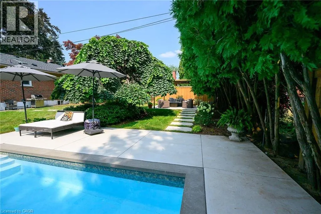 655 GAYNE Boulevard