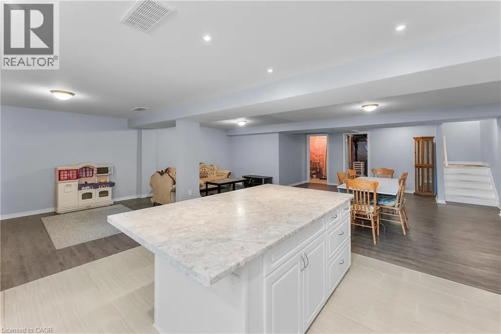 5490 PRINCE EDWARD Avenue Unit# 4, #4