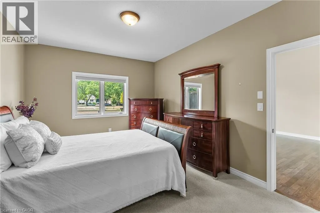 5490 PRINCE EDWARD Avenue Unit# 4, #4