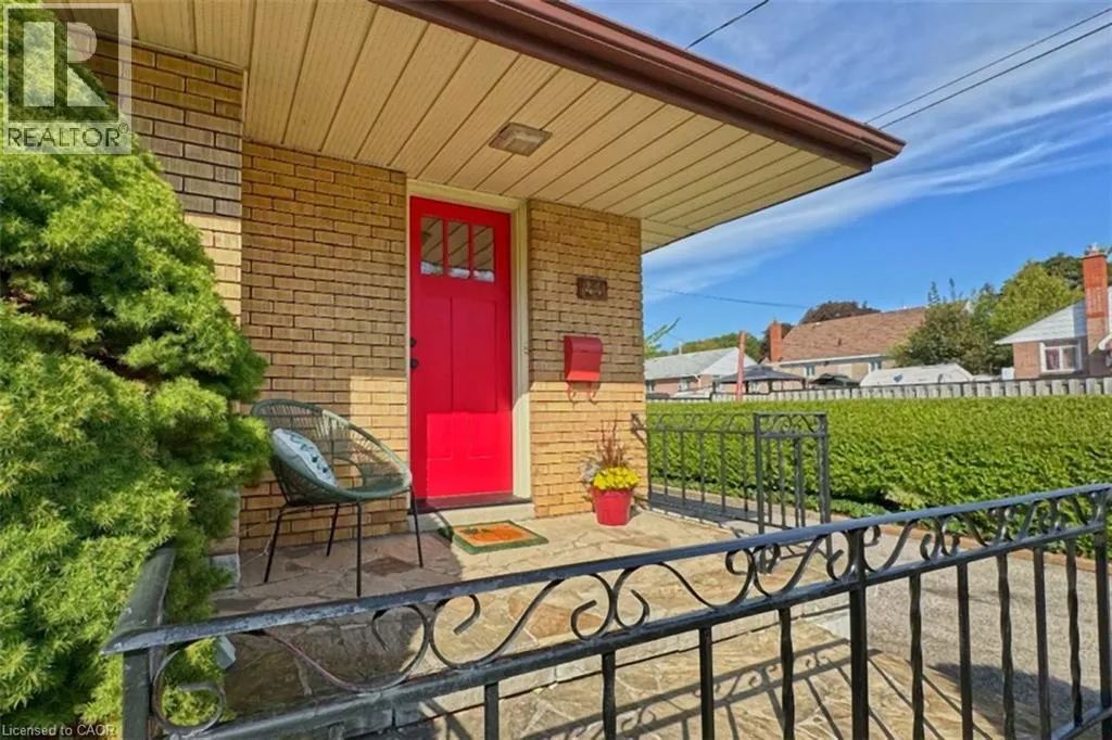 44 MCDONALD Avenue
