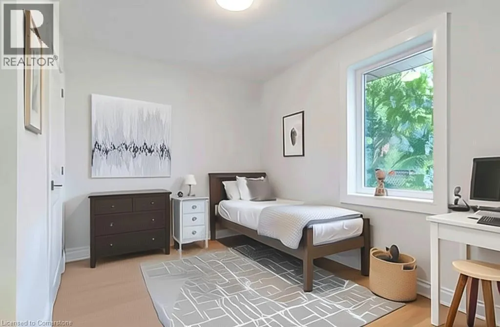 63 FERNWOOD Crescent