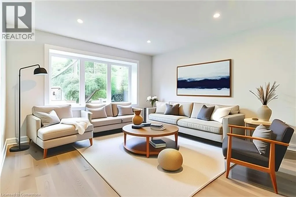 63 FERNWOOD Crescent