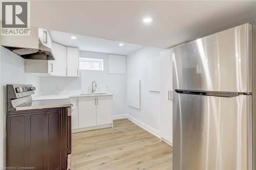 63 FERNWOOD Crescent