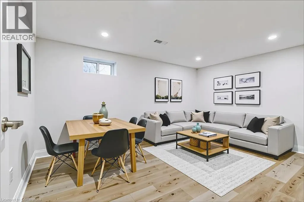 63 FERNWOOD Crescent