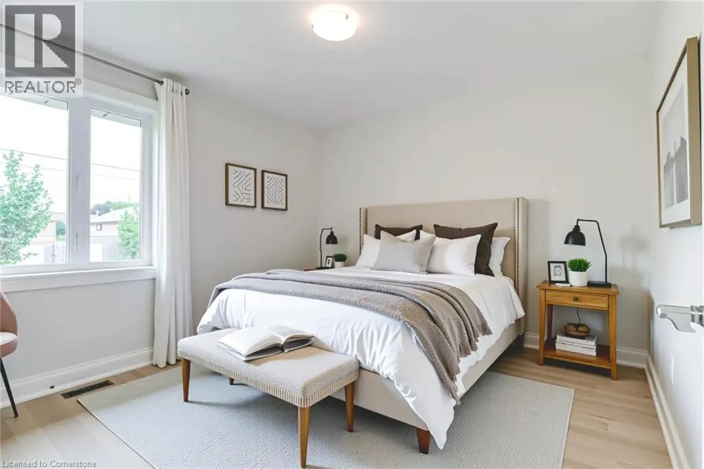 63 FERNWOOD Crescent