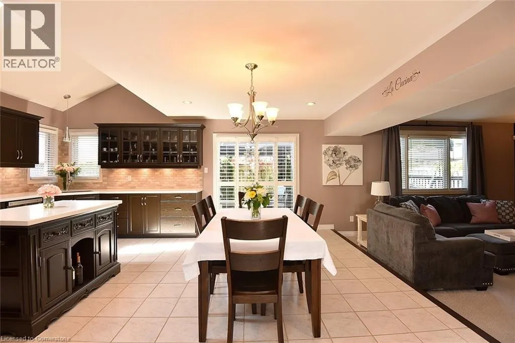 210 CLAUDETTE Gate