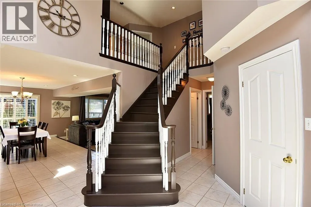 210 CLAUDETTE Gate