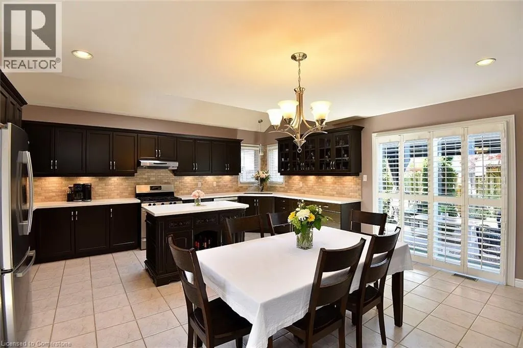 210 CLAUDETTE Gate