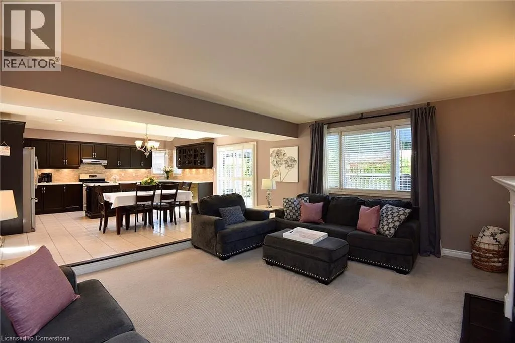 210 CLAUDETTE Gate