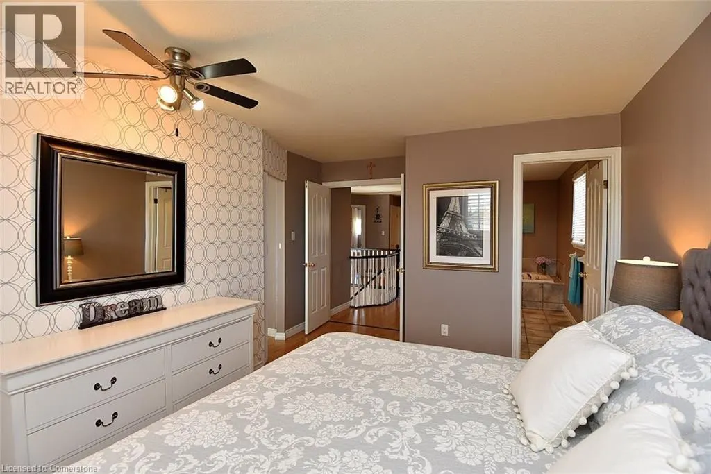 210 CLAUDETTE Gate