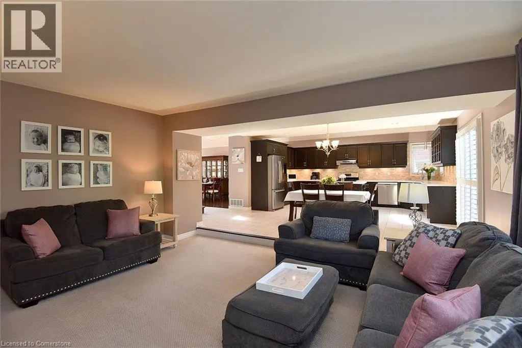 210 CLAUDETTE Gate