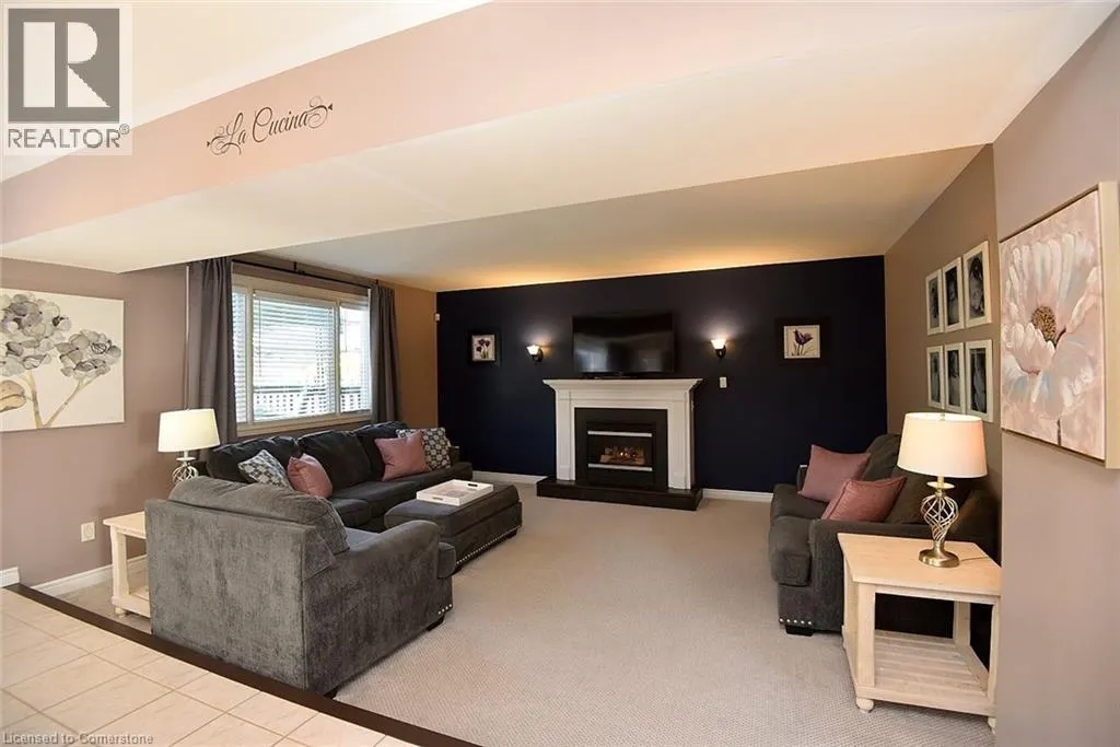 210 CLAUDETTE Gate