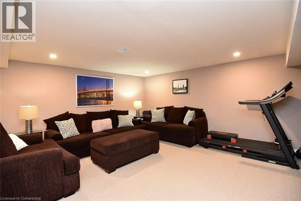 210 CLAUDETTE Gate