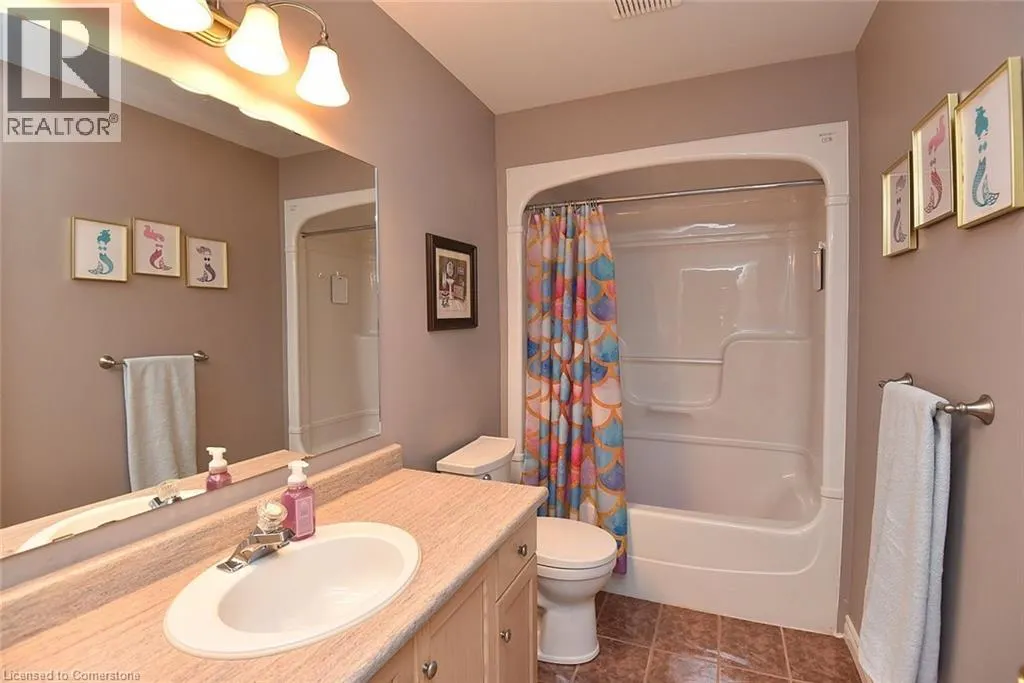 210 CLAUDETTE Gate