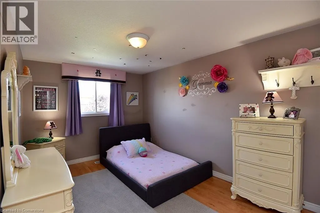 210 CLAUDETTE Gate