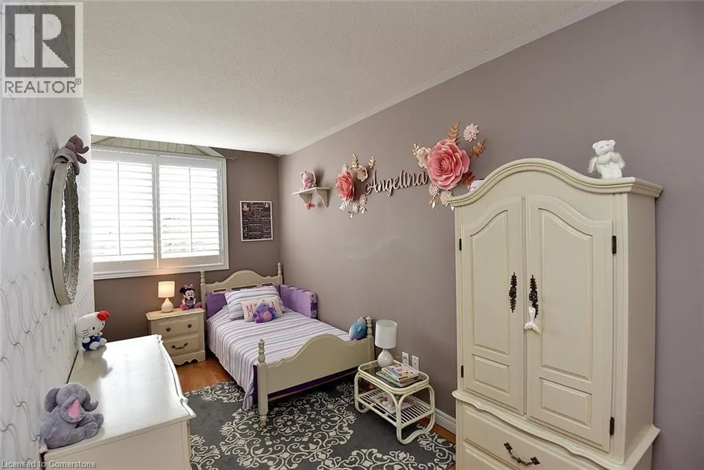 210 CLAUDETTE Gate