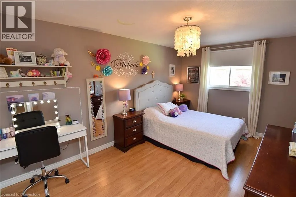 210 CLAUDETTE Gate