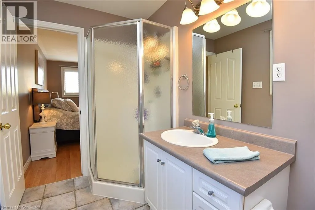 210 CLAUDETTE Gate