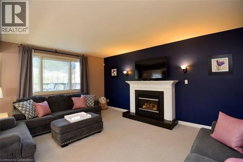 210 CLAUDETTE Gate